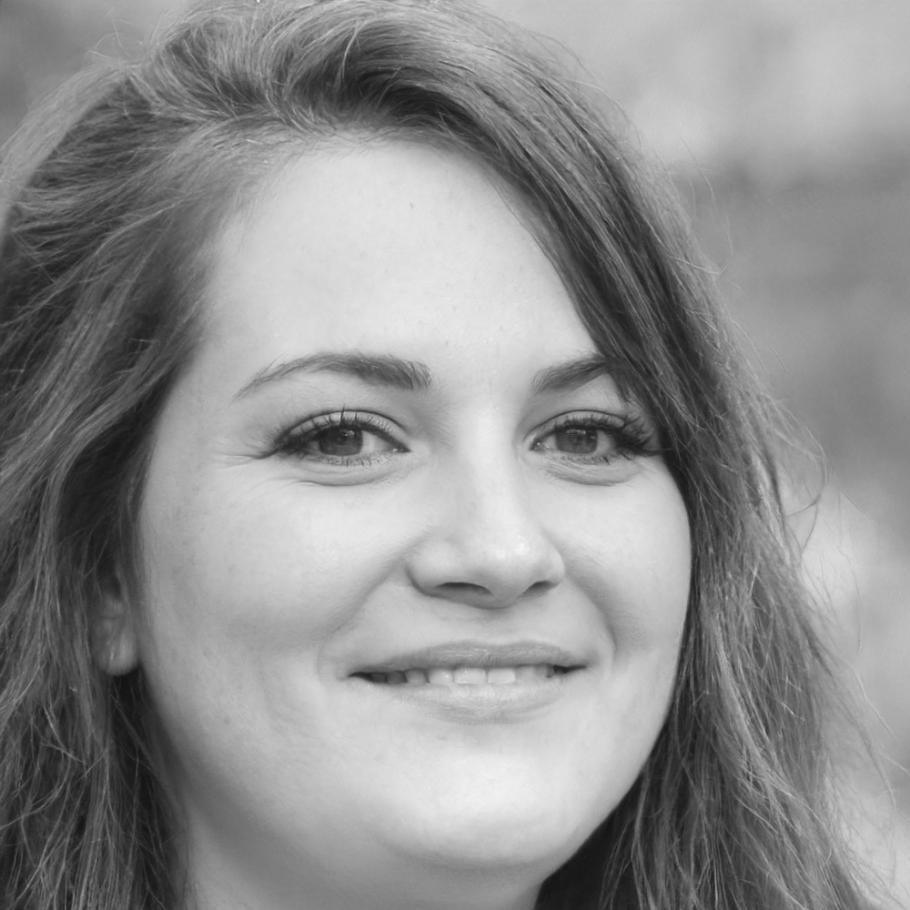 Dr. Sarah Müller, Expertin für Finanzpsychologie